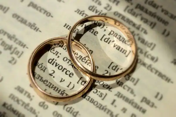 Image of rings removed before divorce mediation Lancashire
